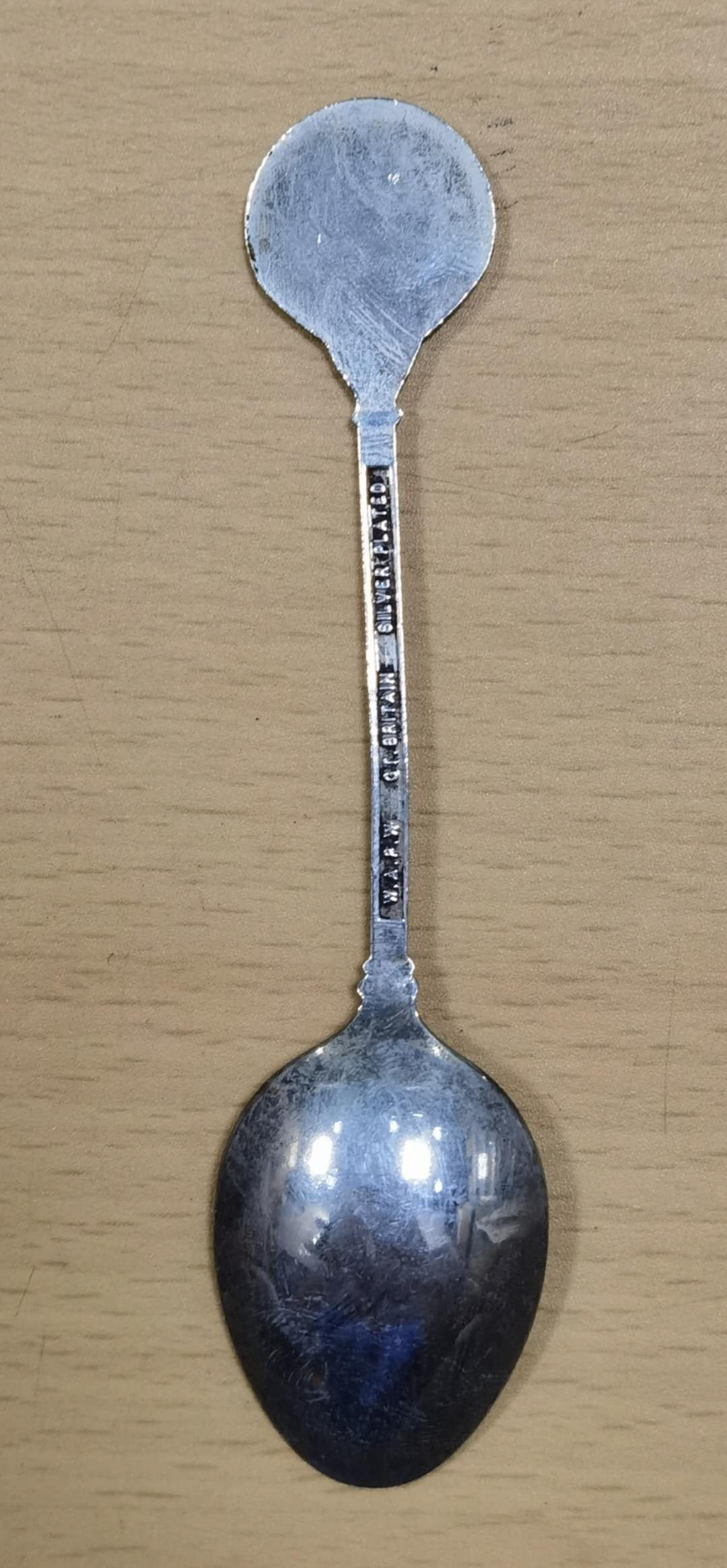 北京马甸外币专卖微拍第二十五期，徽章，早期工艺勺专场，陆续上新欢迎关注 银勺八，含银量不详，长106mm，重12.9克，品相如图