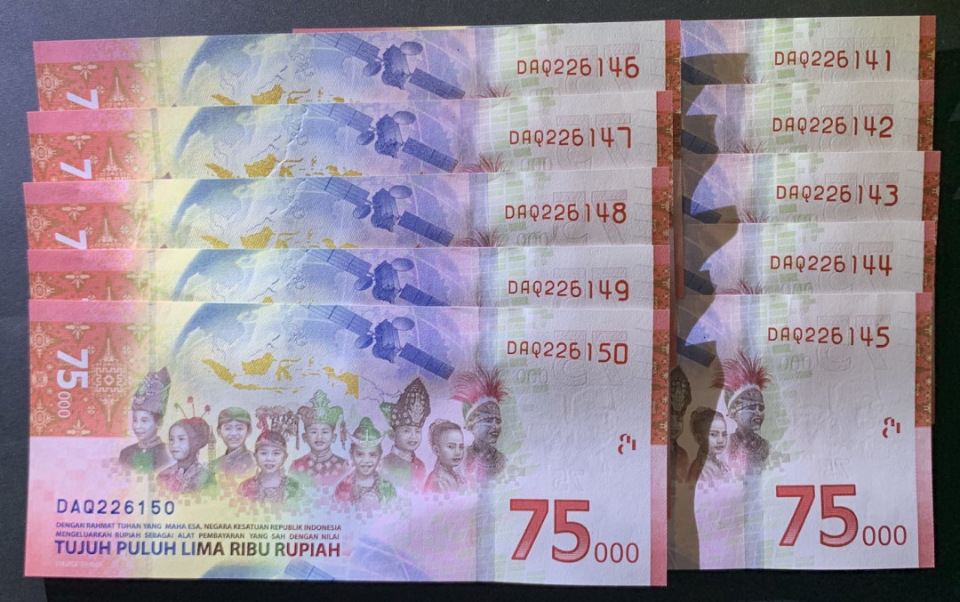 紫瑗钱币——微拍第107期—纸币场（团购） 印度尼西亚 2020年 独立75周年 75000卢比 整刀拆 全新 UNC 10枚连号 （DAQ226141—DAQ226150） 有赠品一张