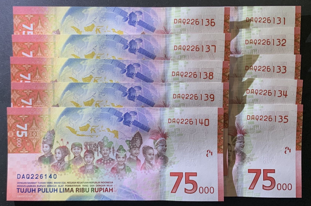紫瑗钱币——微拍第107期—纸币场（团购） 印度尼西亚 2020年 独立75周年 75000卢比 整刀拆 全新 UNC 10枚连号 （DAQ226131—DAQ226140） 有赠品一张