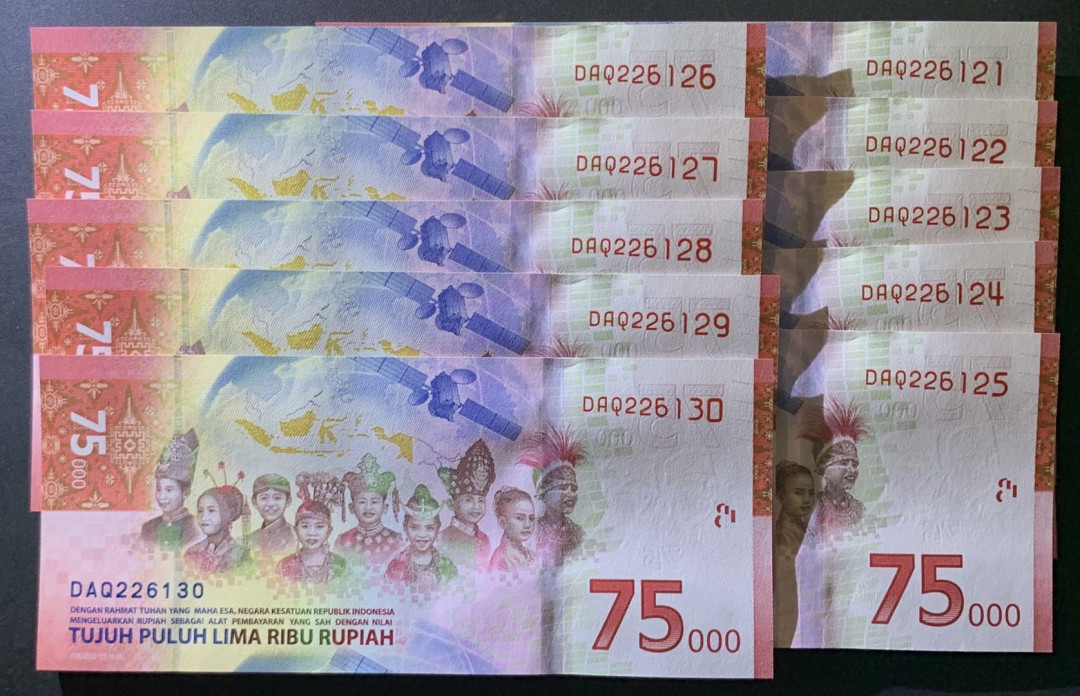 紫瑗钱币——微拍第107期—纸币场（团购） 印度尼西亚 2020年 独立75周年 75000卢比 整刀拆 全新 UNC 10枚连号 （DAQ226121—DAQ226130） 有赠品一张