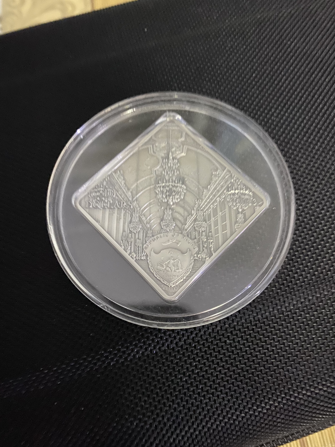 CSIS-GREAT评级精品钱币拍卖第五十六期 帕劳2013年法国凡尔赛宫大厅的镜子精制仿古彩色正方形纪念银币