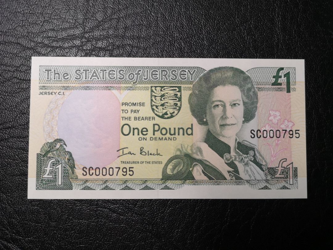 《外钞收藏家》第八十五期拍卖 泽西1镑 795百位号 全新绝品