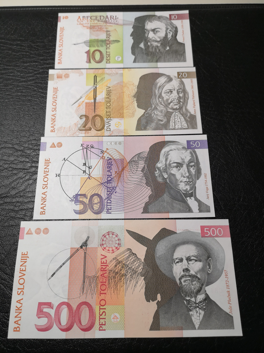 《外钞收藏家》第八十五期拍卖 斯洛文尼亚500、50、20、10 四张 全新绝品
