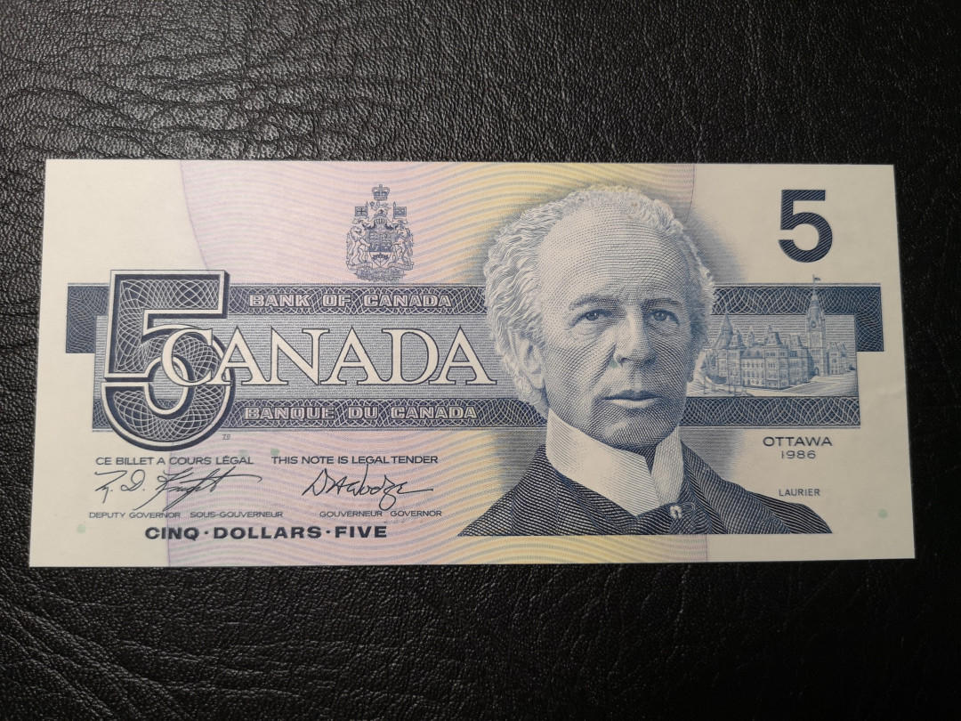 《外钞收藏家》第八十五期拍卖 加拿大鸟版 5加元  全新品相