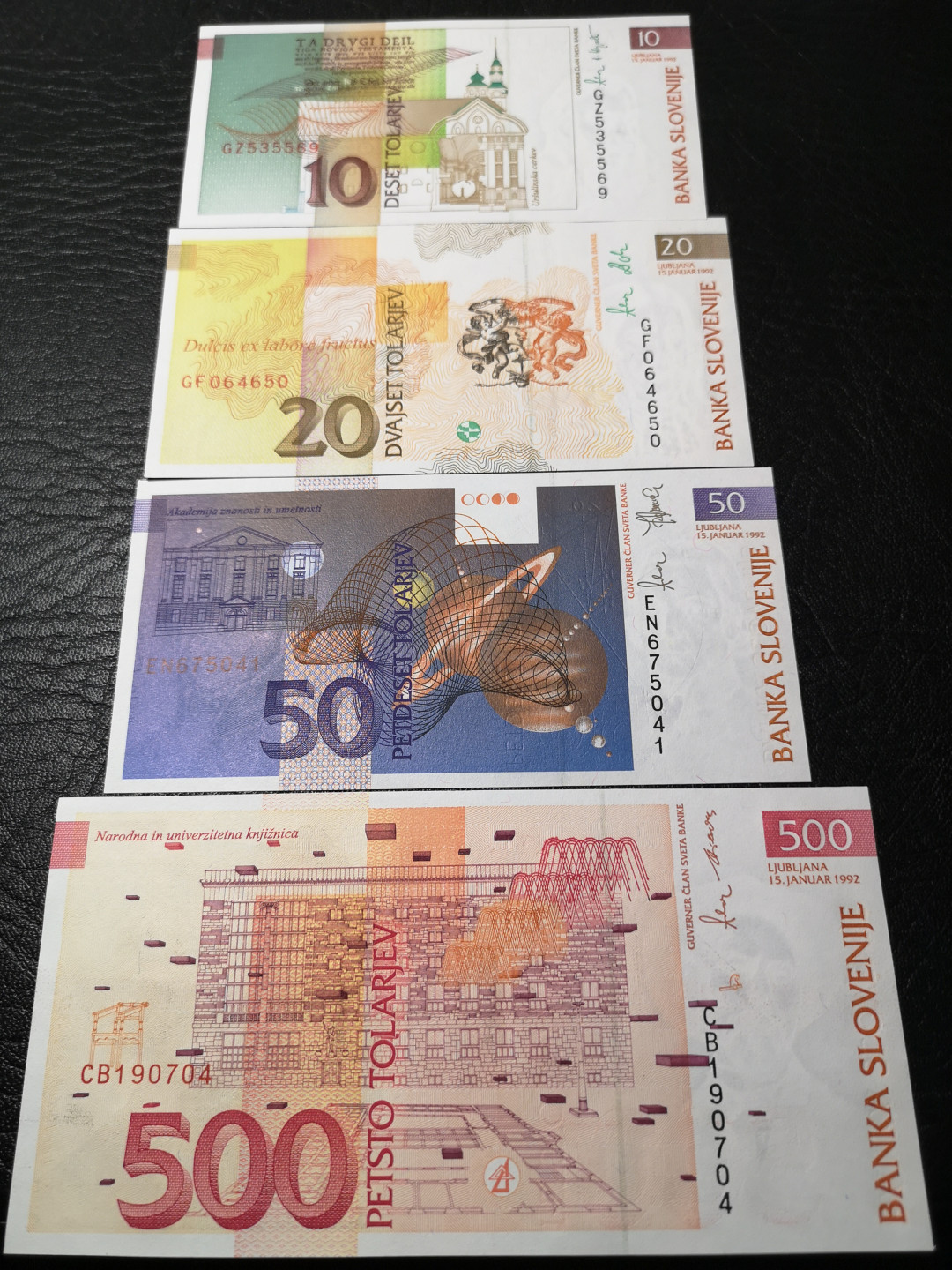 《外钞收藏家》第八十五期拍卖 斯洛文尼亚500、50、20、10 四张 全新绝品