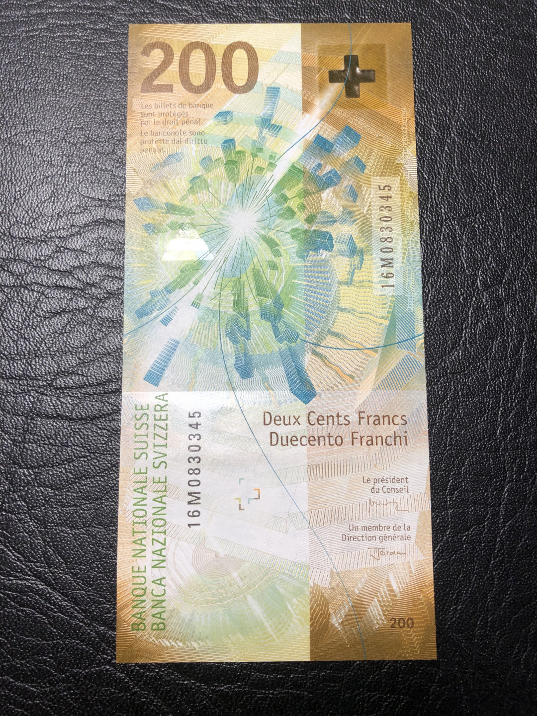 《外钞收藏家》第八十五期拍卖 瑞士最新版200法郎 全新绝品