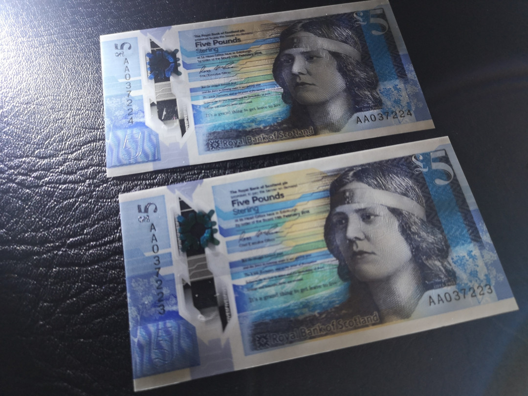 《外钞收藏家》第八十五期拍卖 苏格兰最新版5镑塑料钞 两连号 首发冠 绝品