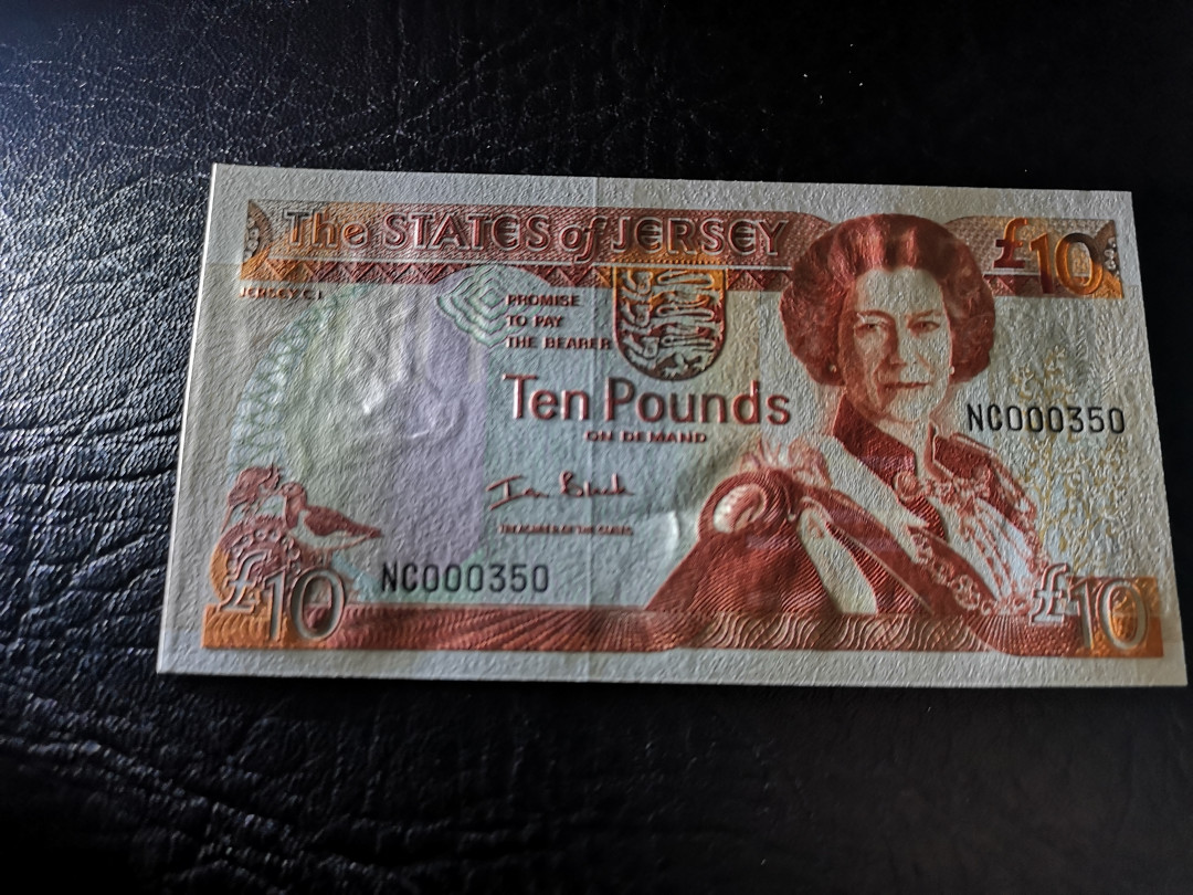 《外钞收藏家》第八十五期拍卖 泽西10镑 350百位号 背面很漂亮 全新绝品