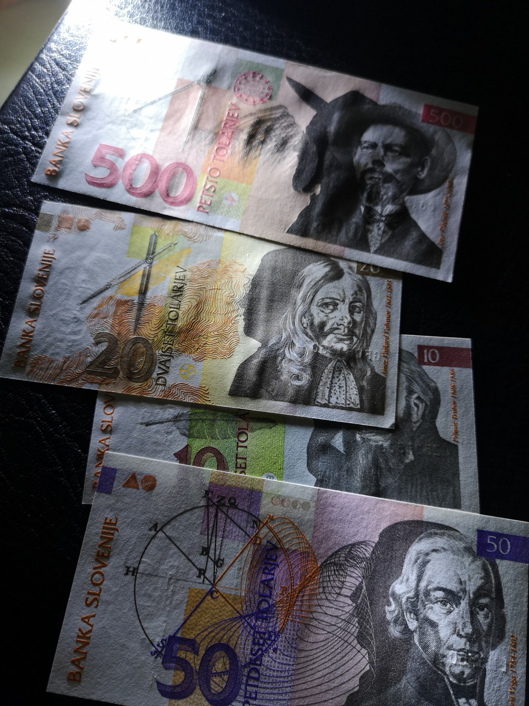 《外钞收藏家》第八十五期拍卖 斯洛文尼亚500、50、20、10 四张 全新绝品