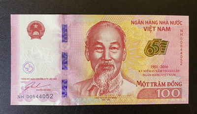 兄弟钱币收藏2020年第54期拍卖 越南2016年建国纪念钞100盾，大票幅，UNC