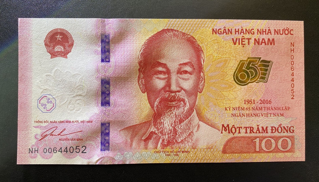 兄弟钱币收藏2020年第54期拍卖 越南2016年建国纪念钞100盾，大票幅，UNC
