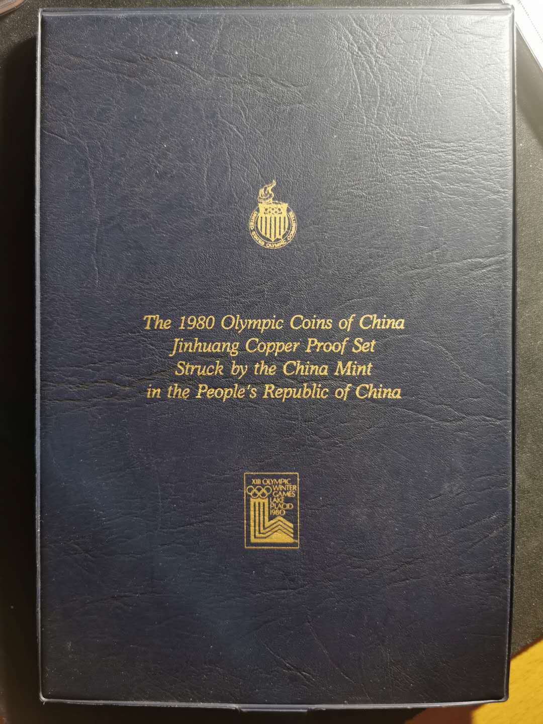 【鲸贝乐淘】千字文·第“宫殿盘郁，楼观飞惊”号拍卖 1980年奥运冬奥会，8枚精制铜币原始封装套
