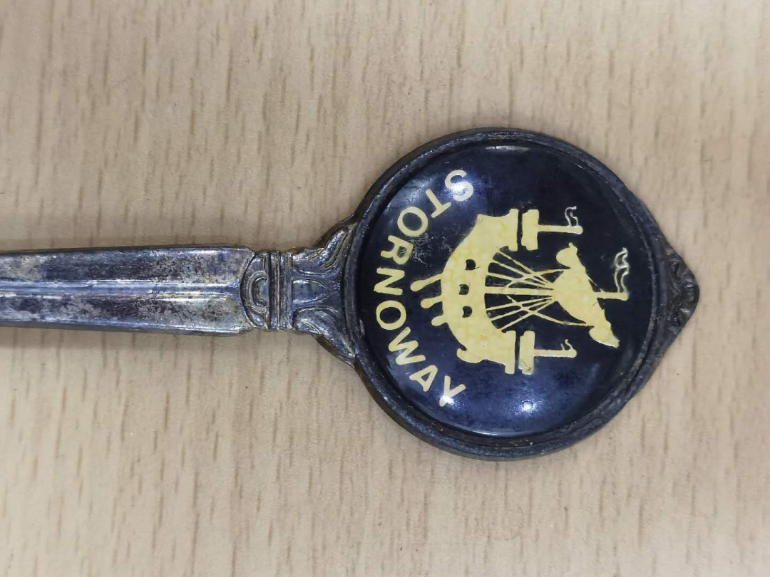北京马甸外币专卖微拍第二十五期，徽章，早期工艺勺专场，陆续上新欢迎关注 银勺十五，含银量不详，长128mm，重20克，品相如图