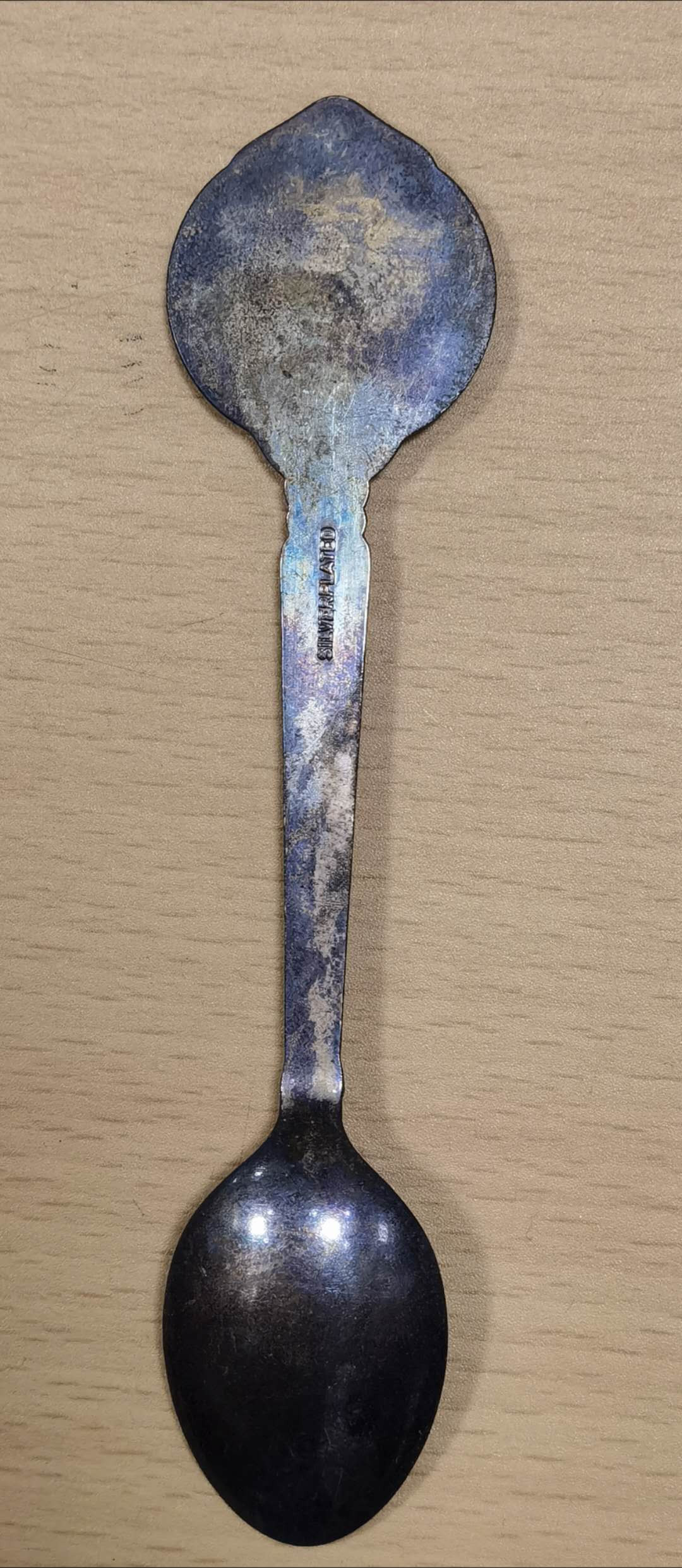 北京马甸外币专卖微拍第二十五期，徽章，早期工艺勺专场，陆续上新欢迎关注 银勺十五，含银量不详，长128mm，重20克，品相如图