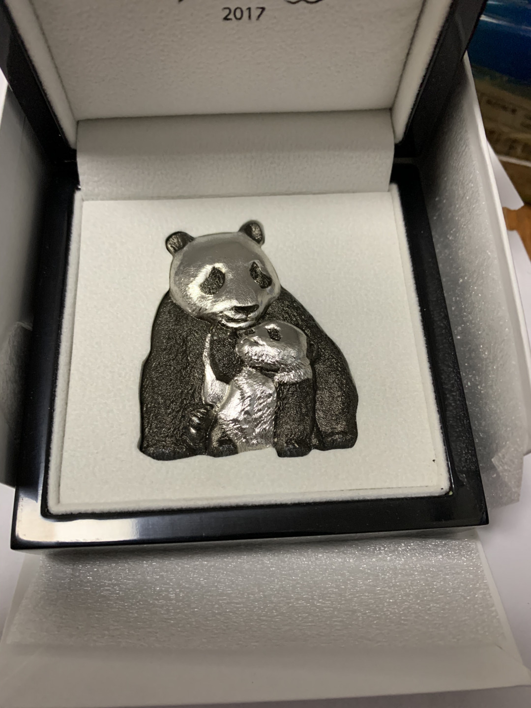 CSIS-GREAT评级精品钱币拍卖第五十七期 库克2017年幸运大熊猫母子仿古异形熊猫形超高浮雕纪念银币