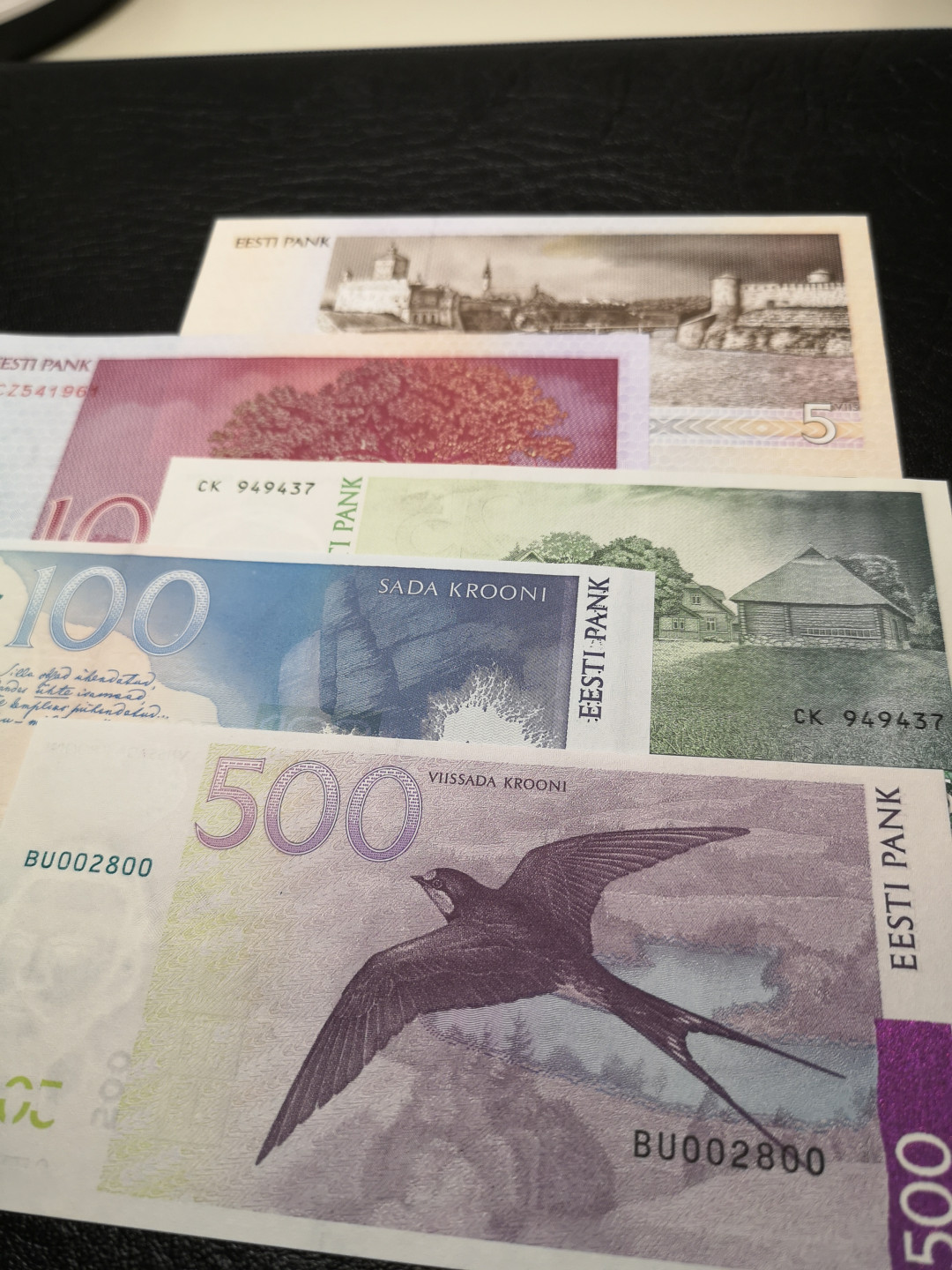 《外钞收藏家》第八十六期拍卖 国庆节专场 爱沙尼亚一套五张  全新绝品
