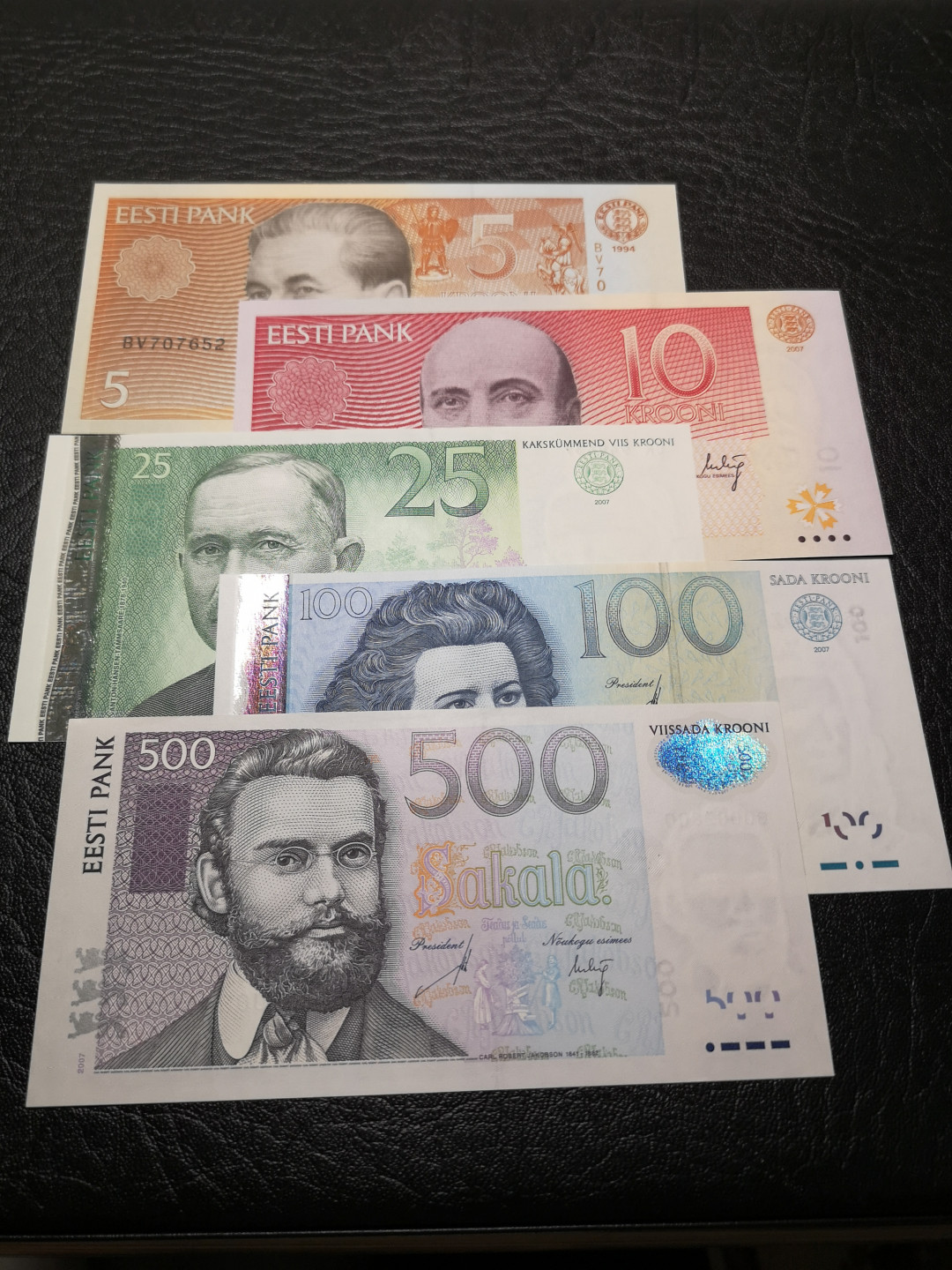 《外钞收藏家》第八十六期拍卖 国庆节专场 爱沙尼亚一套五张  全新绝品