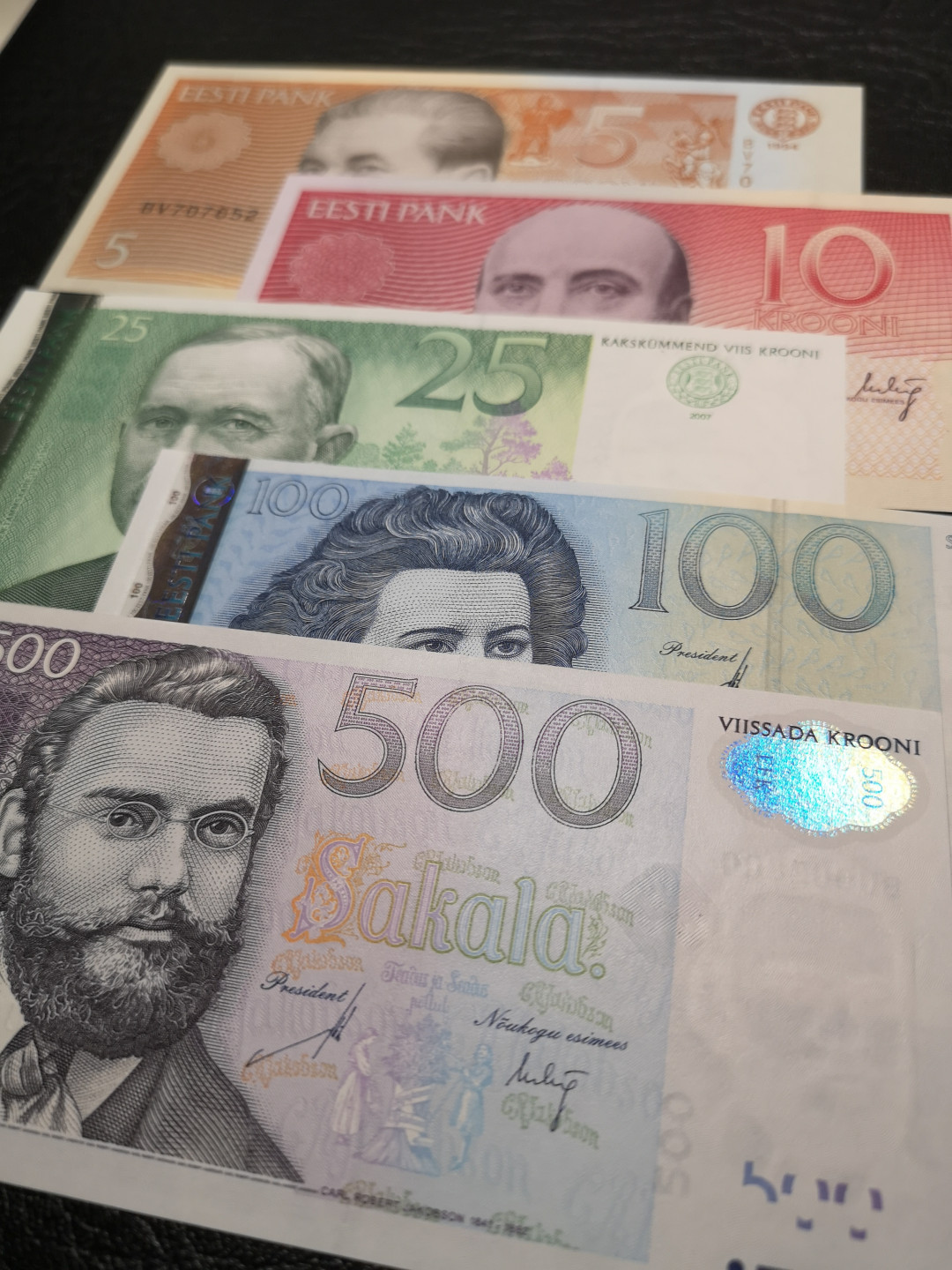 《外钞收藏家》第八十六期拍卖 国庆节专场 爱沙尼亚一套五张  全新绝品