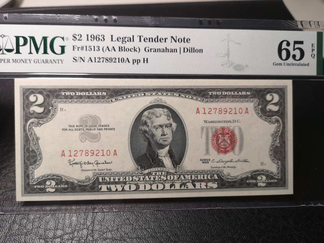 《外钞收藏家》第八十六期拍卖 国庆节专场 1963年2美元  红库印 pmg65