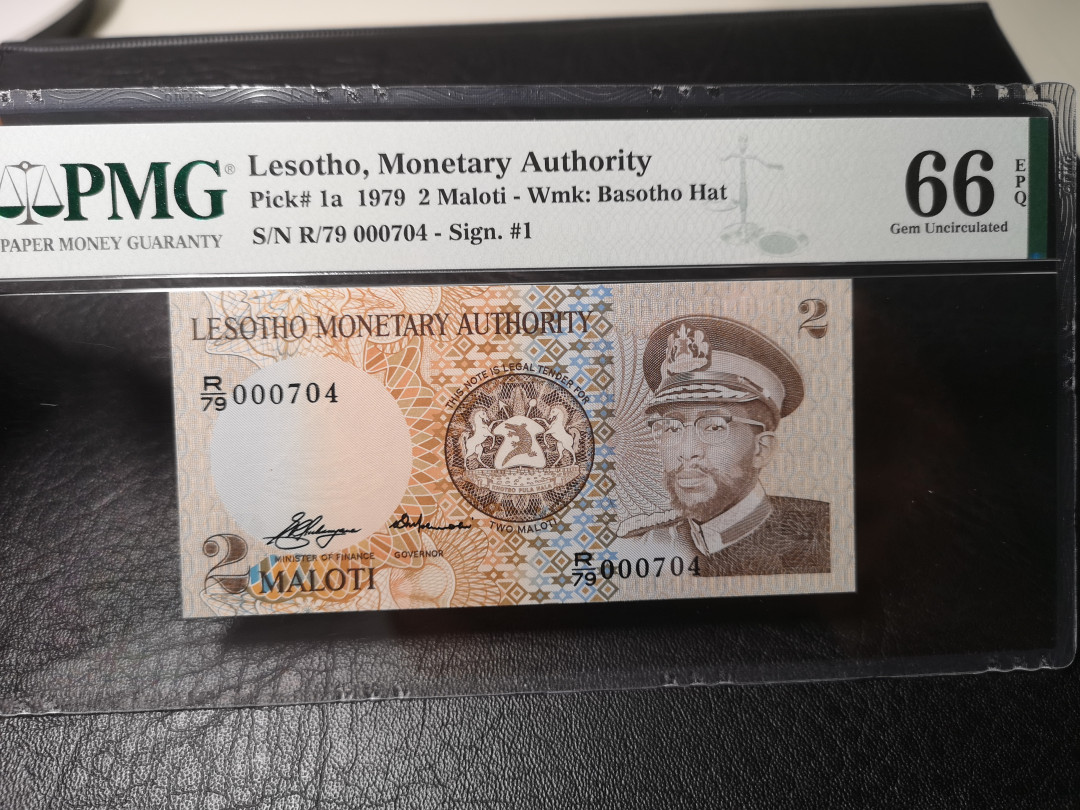 《外钞收藏家》第八十六期拍卖 国庆节专场 莱索托1979年2 pmg66 704号小号
