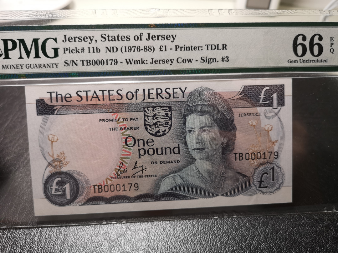 《外钞收藏家》第八十六期拍卖 国庆节专场 泽西1976-88年1镑 pmg66 179号小号