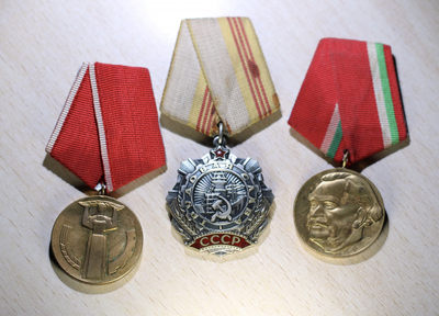 大猫徽章第136期拍卖 - 苏联保加利亚勋奖章一组三枚 好品