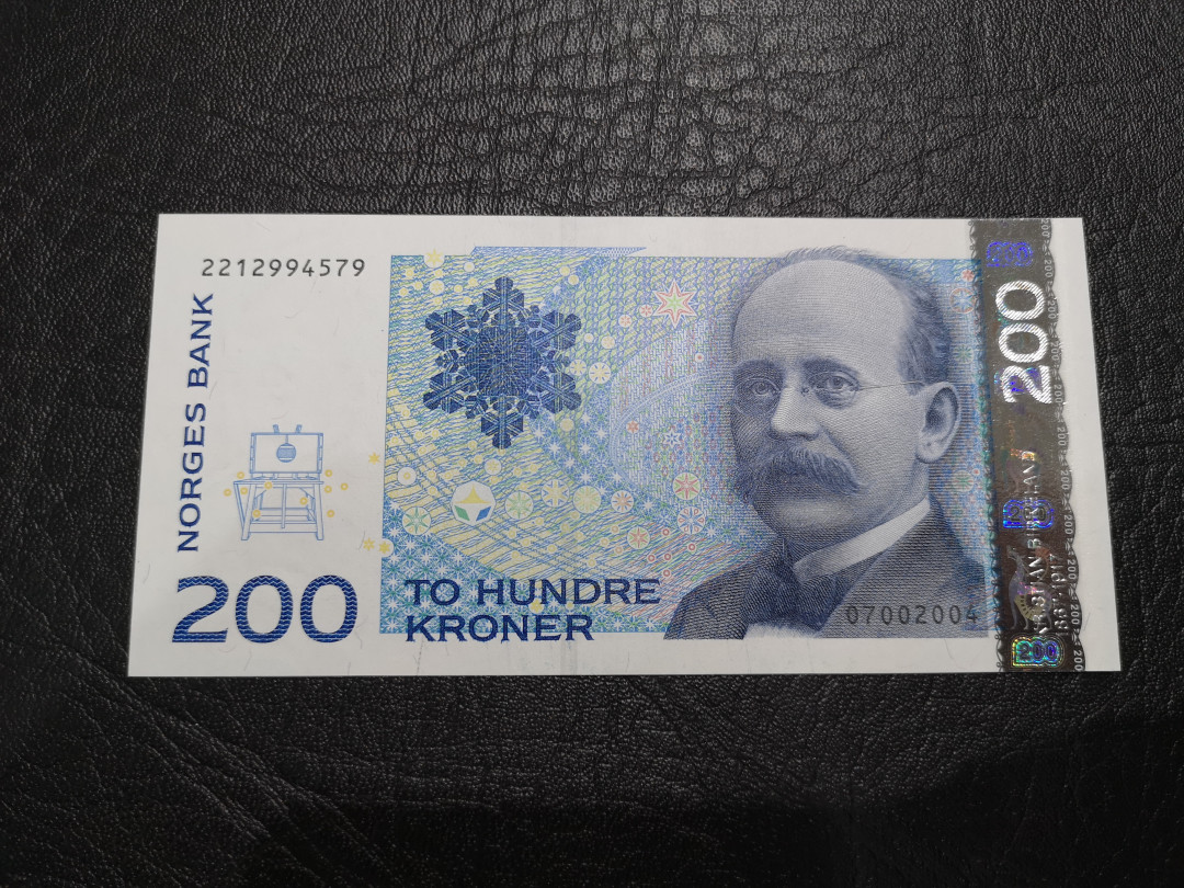 《外钞收藏家》第八十七期拍卖 挪威2004年200克朗 全新unc