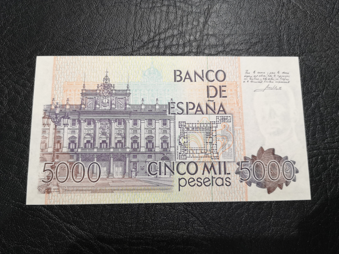 《外钞收藏家》第八十七期拍卖 西班牙1979年5000 背面 非常精美的建筑雕刻 全新unc