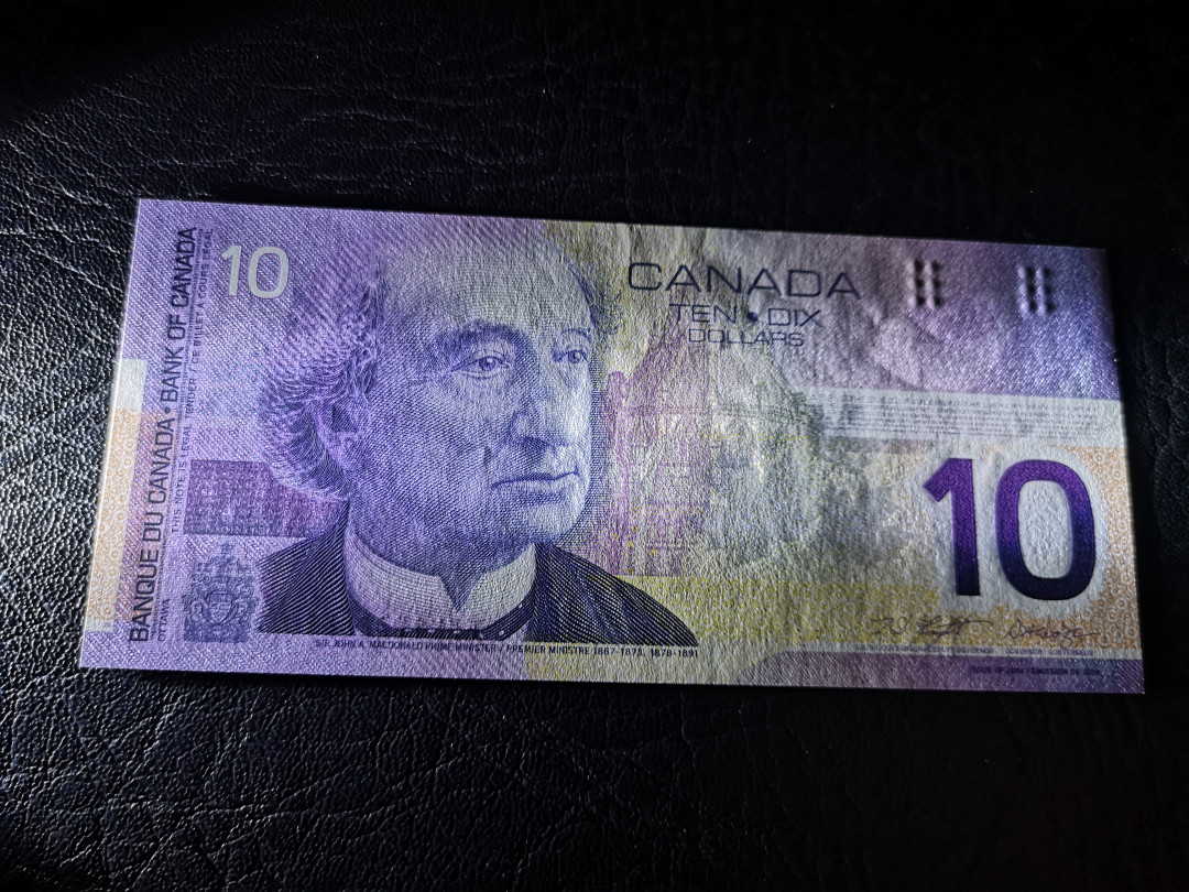 《外钞收藏家》第八十七期拍卖 加拿大旅版 初版10加元 全新unc