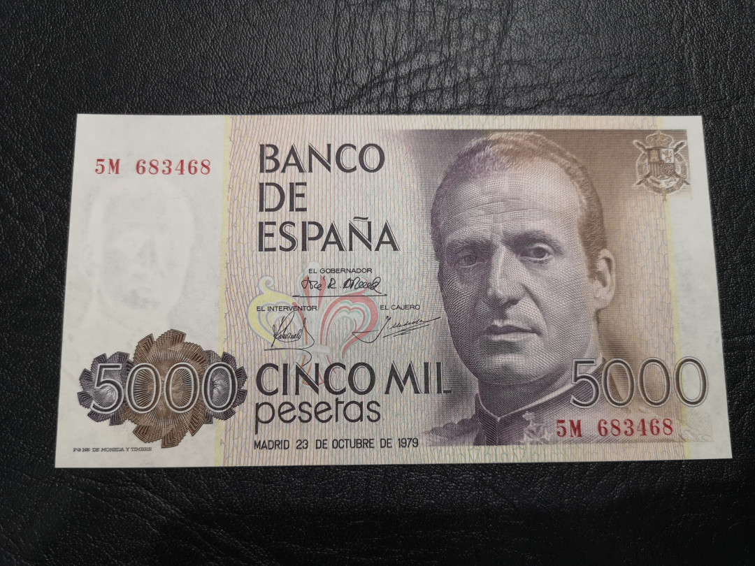 《外钞收藏家》第八十七期拍卖 西班牙1979年5000 背面 非常精美的建筑雕刻 全新unc