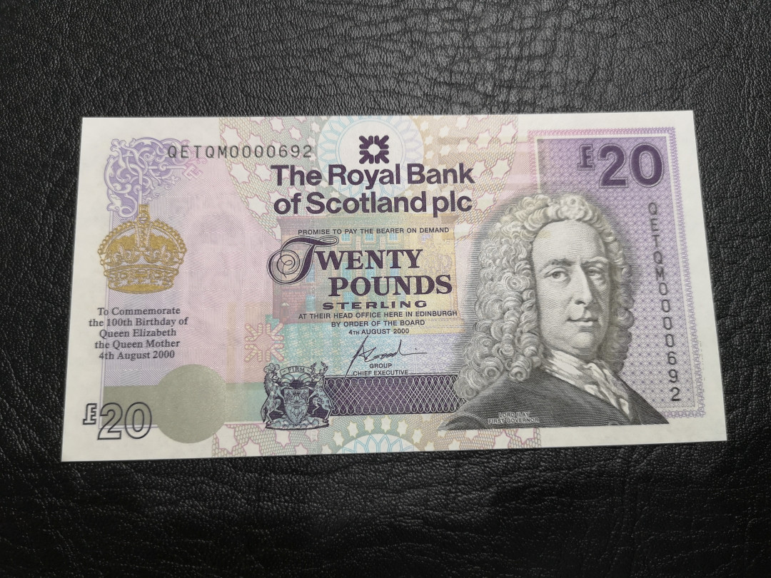 《外钞收藏家》第八十七期拍卖 苏格兰2000年20镑 692小号  纪念钞 全新unc