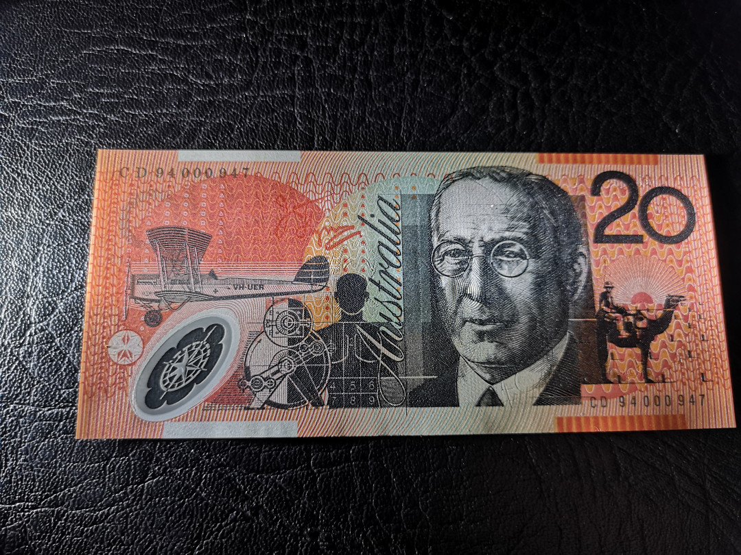 《外钞收藏家》第八十七期拍卖 澳大利亚94年塑料钞 947号百位号 全新unc