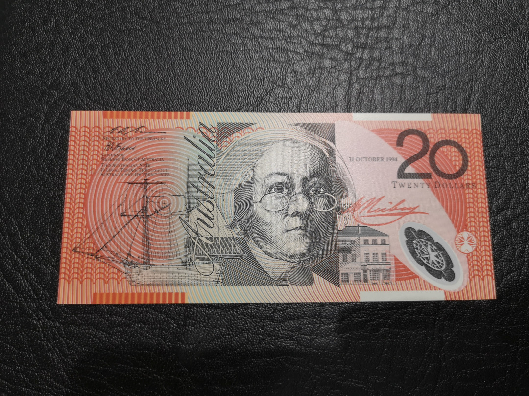 《外钞收藏家》第八十七期拍卖 澳大利亚94年塑料钞 947号百位号 全新unc