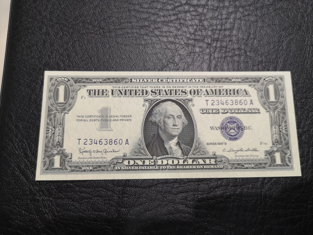 《外钞收藏家》第八十七期拍卖 1957年1美元  蓝库印 全新unc
