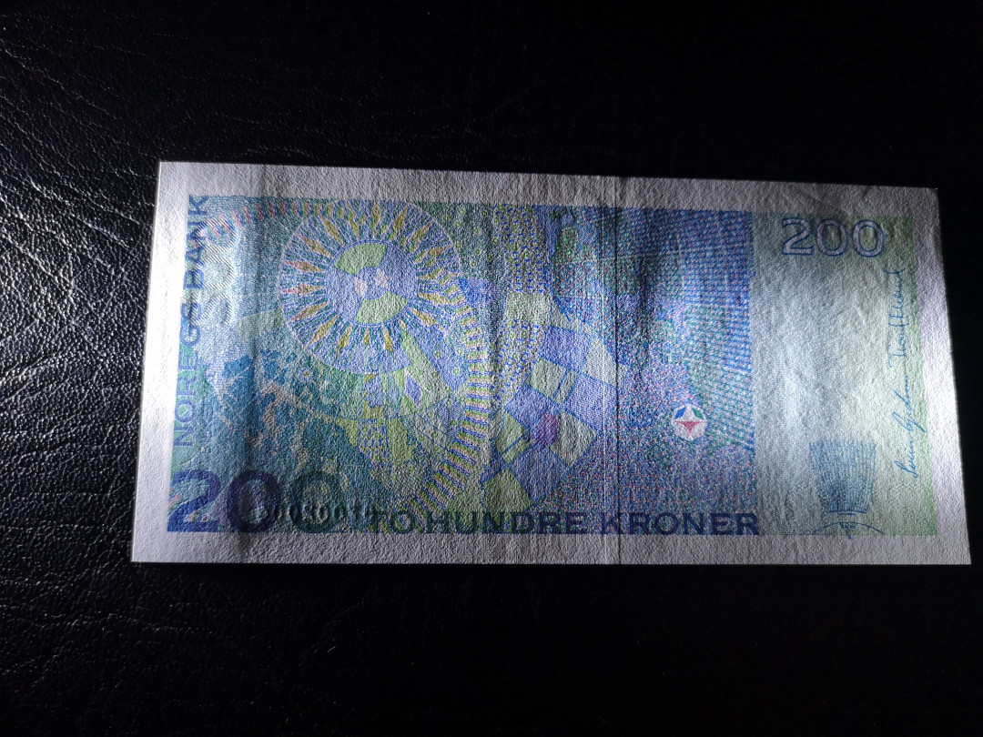 《外钞收藏家》第八十七期拍卖 挪威2004年200克朗 全新unc