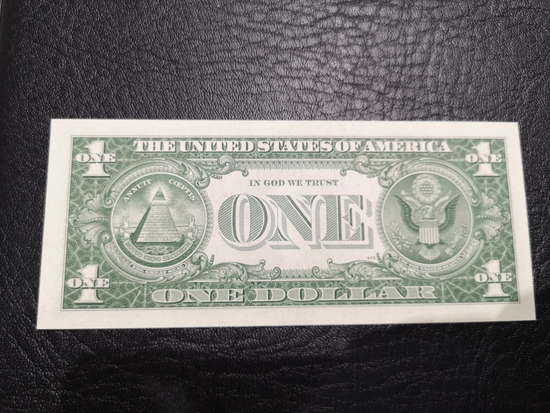 《外钞收藏家》第八十七期拍卖 1957年1美元  蓝库印 全新unc