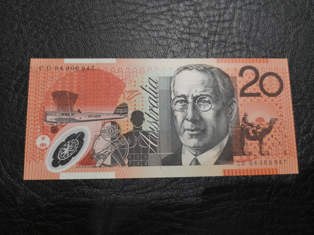 《外钞收藏家》第八十七期拍卖 澳大利亚94年塑料钞 947号百位号 全新unc