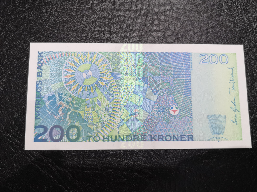 《外钞收藏家》第八十七期拍卖 挪威2004年200克朗 全新unc