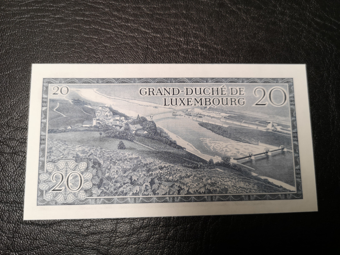 《外钞收藏家》第八十八期拍卖 1966年卢森堡20法郎  全新绝品