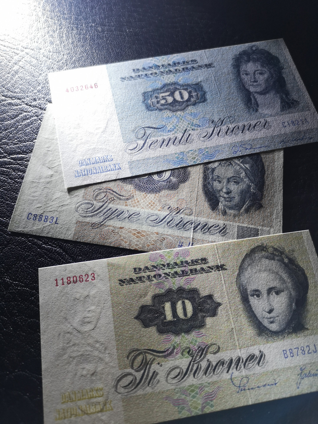 《外钞收藏家》第八十八期拍卖 丹麦动物版50、20、10克朗  三张 全新绝品 