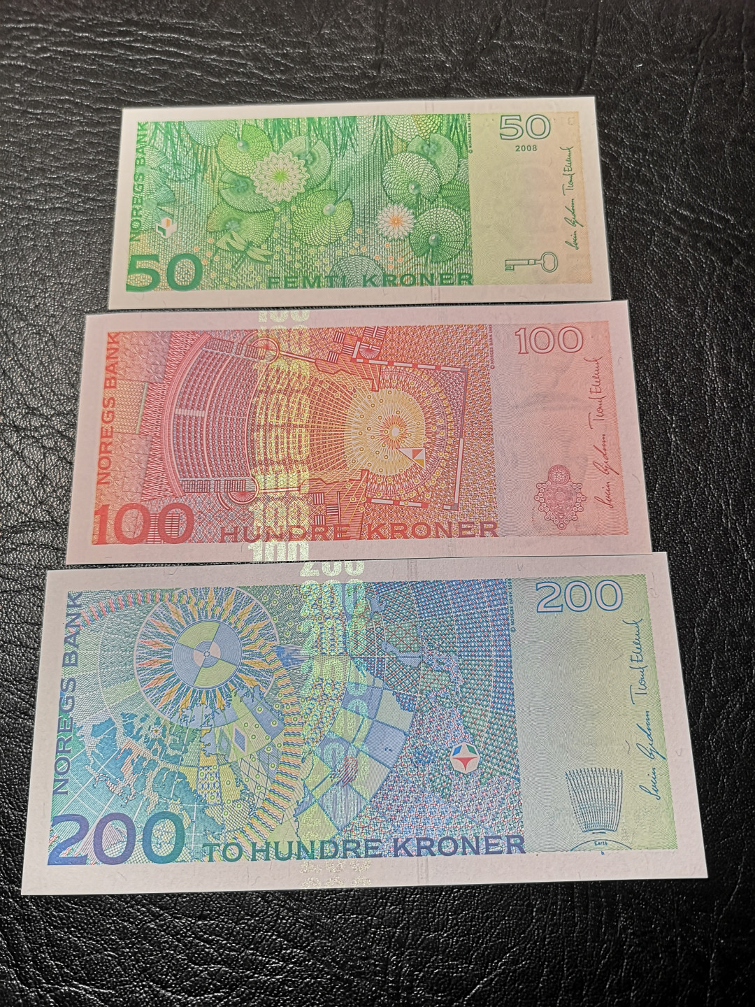 《外钞收藏家》第八十八期拍卖 挪威200、100、50 三张小套 全新绝品 