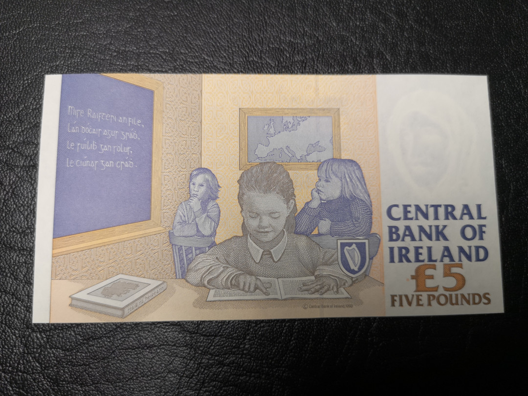 《外钞收藏家》第八十八期拍卖 99年爱尔兰末版5镑  全新绝品