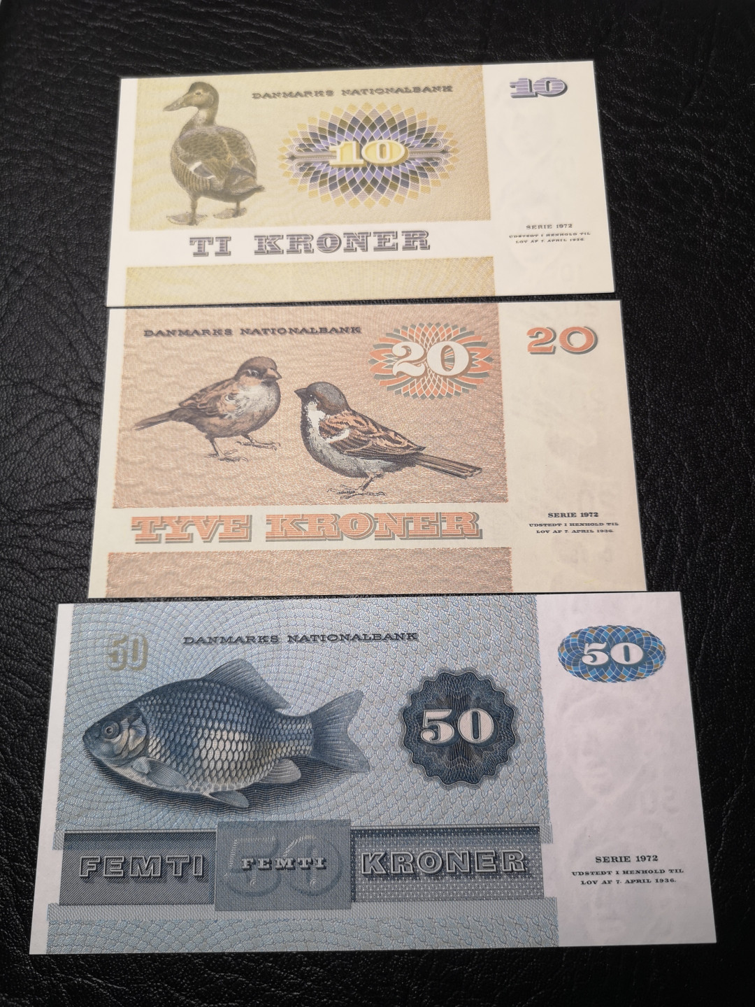 《外钞收藏家》第八十八期拍卖 丹麦动物版50、20、10克朗  三张 全新绝品 