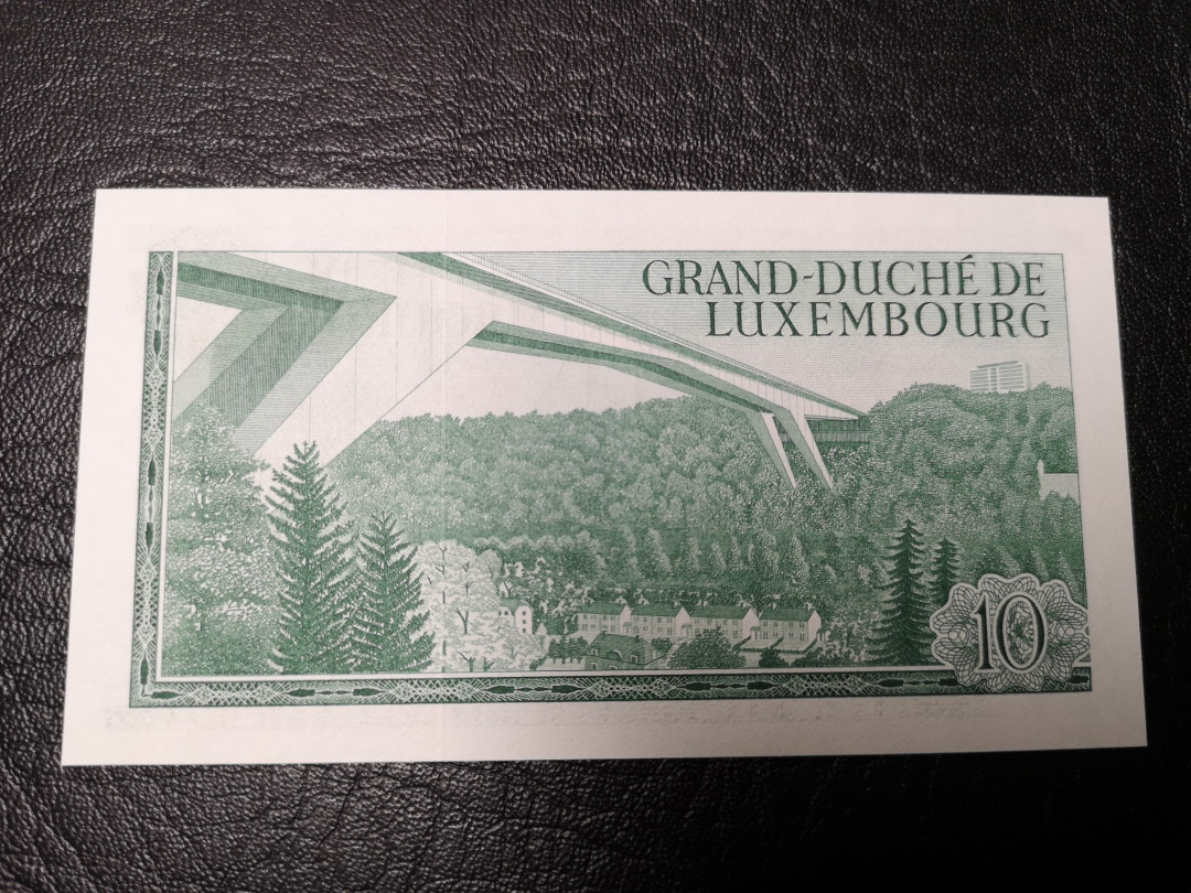 《外钞收藏家》第八十八期拍卖 1967年卢森堡10法郎  全新绝品