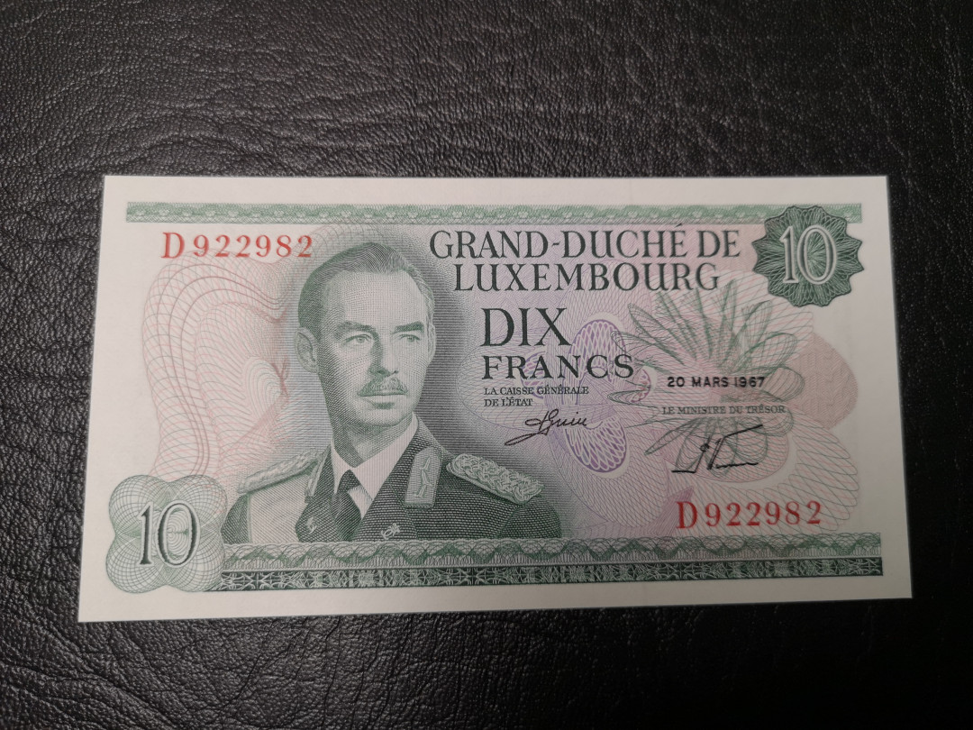 《外钞收藏家》第八十八期拍卖 1967年卢森堡10法郎  全新绝品