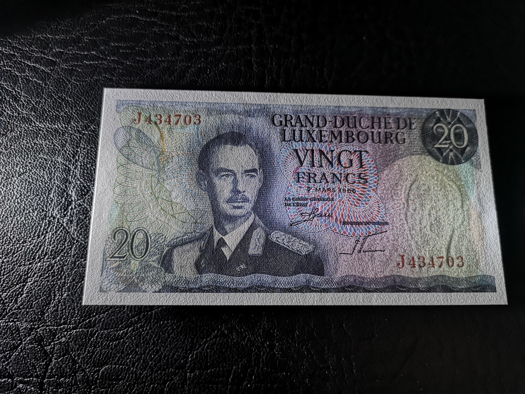 《外钞收藏家》第八十八期拍卖 1966年卢森堡20法郎  全新绝品