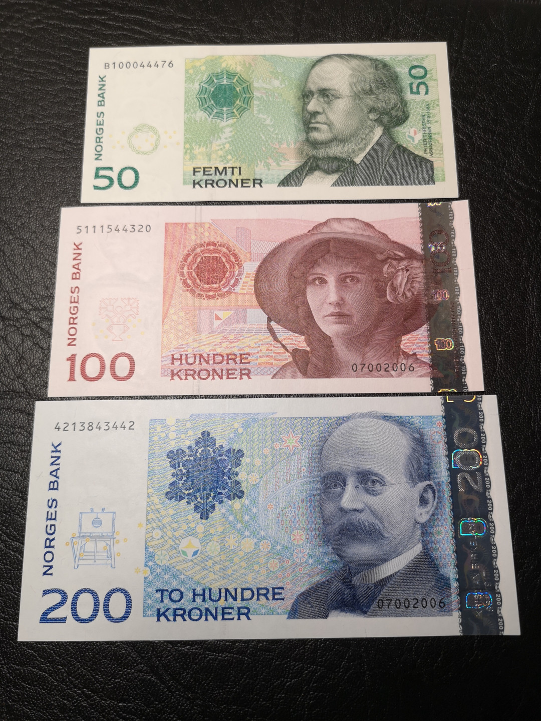 《外钞收藏家》第八十八期拍卖 挪威200、100、50 三张小套 全新绝品 