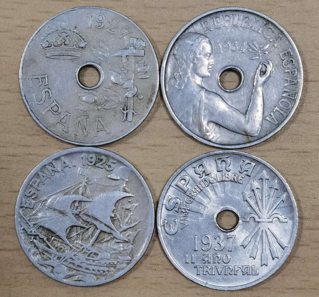 北京马甸外币专卖拍卖第二十七期，非贵金属流通币，纪念币专场，陆续上新，欢迎关注。 西班牙王国时期25比塞塔纪念币4枚，品相如图