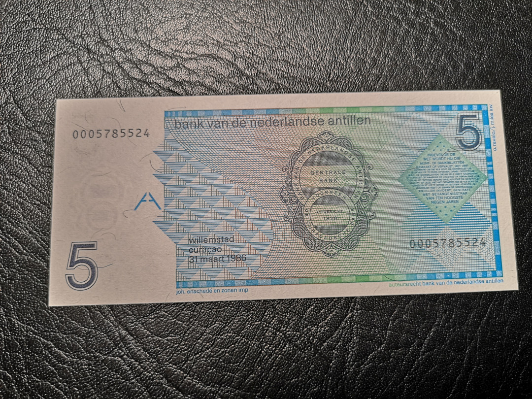 《外钞收藏家》第八十八期拍卖 荷属安提列斯 5元 精致雕刻  全新绝品 