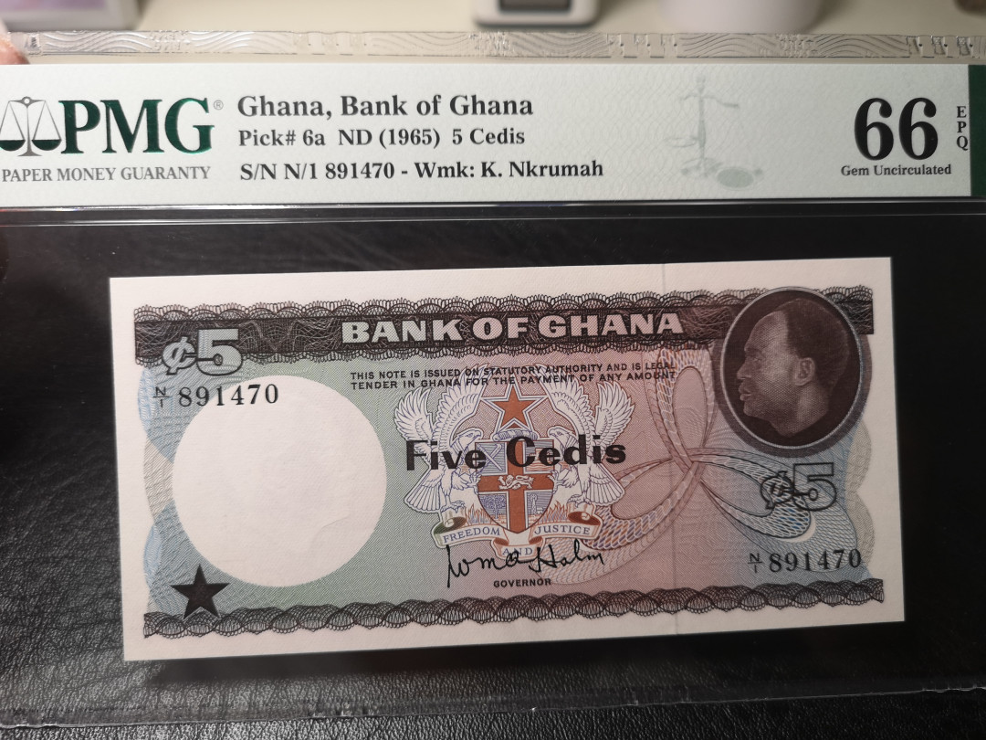 《外钞收藏家》第八十八期拍卖 加纳 1965年5 pmg66  非常美的设计